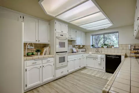 383 Rosewood Dr, Redding, CA 96003 photo 15
