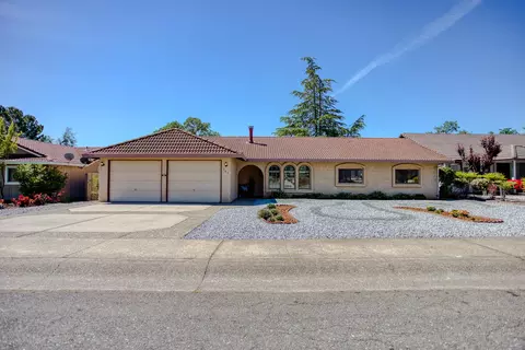 383 Rosewood Dr, Redding, CA 96003 photo 5