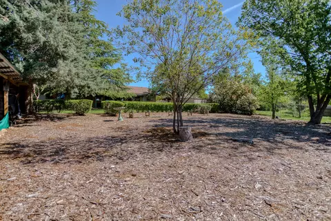 383 Rosewood Dr, Redding, CA 96003 photo 46