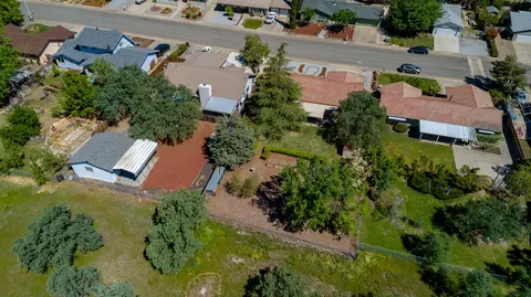 383 Rosewood Dr, Redding, CA 96003 photo 6