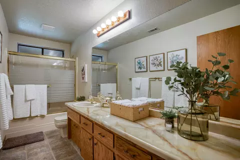 383 Rosewood Dr, Redding, CA 96003 photo 17