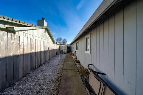 470 Dominica, Redding, CA 96003 photo 42