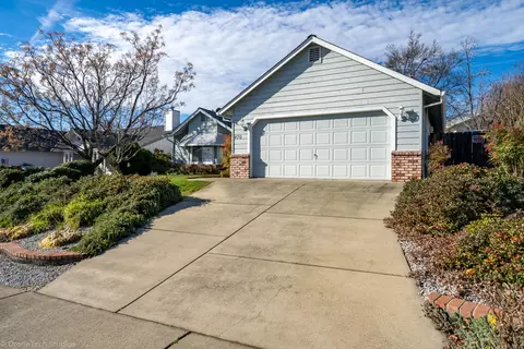 470 Dominica, Redding, CA 96003 photo 2