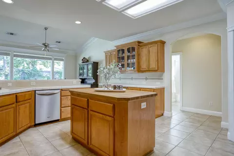 2176 Harvard Way, Redding, CA 96003 photo 9