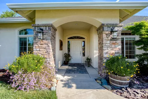 2176 Harvard Way, Redding, CA 96003 photo 3