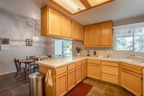11541 La Costa Ct, Redding, CA 96003 photo 8