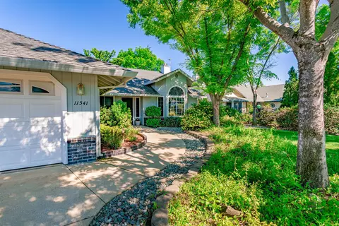 11541 La Costa Ct, Redding, CA 96003 photo 2