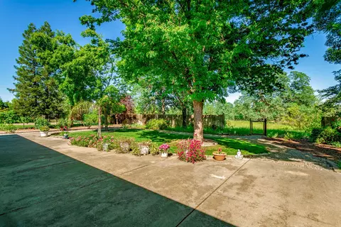 11541 La Costa Ct, Redding, CA 96003 photo 17