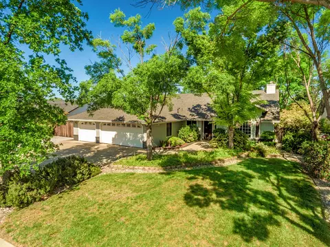 11541 La Costa Ct, Redding, CA 96003 photo 3