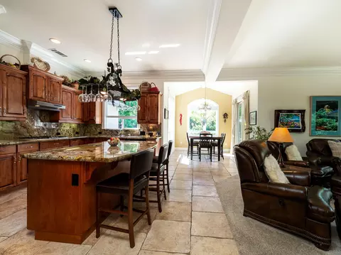 2637 La Rinconada Pl, Redding, CA 96002 photo 7