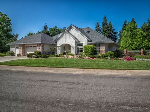 2637 La Rinconada Pl, Redding, CA 96002 photo 4