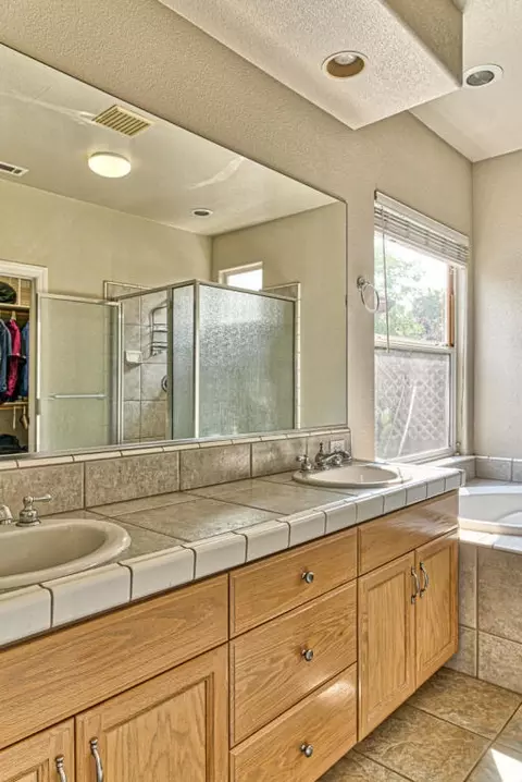 555 Castenda Dr, Redding, CA 96003 photo 26