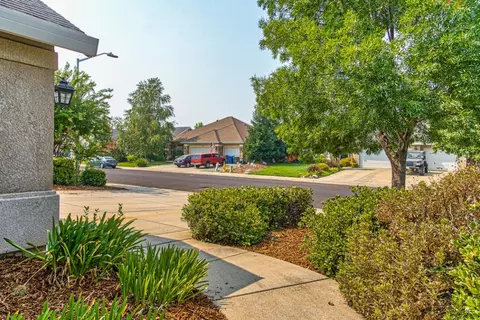 555 Castenda Dr, Redding, CA 96003 photo 38
