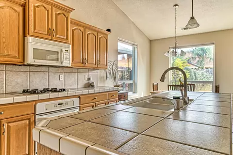 555 Castenda Dr, Redding, CA 96003 photo 8
