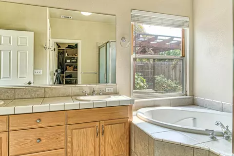 555 Castenda Dr, Redding, CA 96003 photo 29