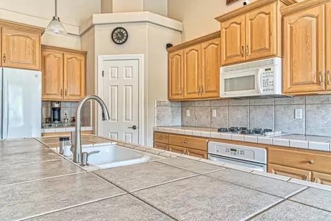 555 Castenda Dr, Redding, CA 96003 photo 13