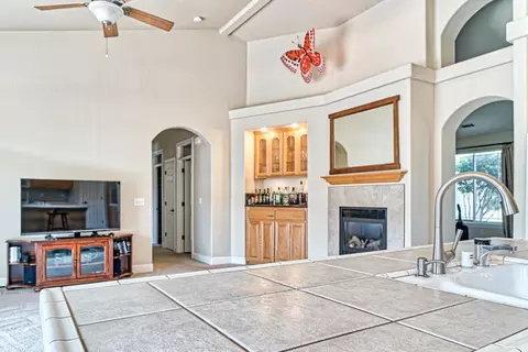 555 Castenda Dr, Redding, CA 96003 photo 9