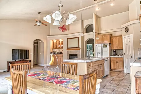 555 Castenda Dr, Redding, CA 96003 photo 12