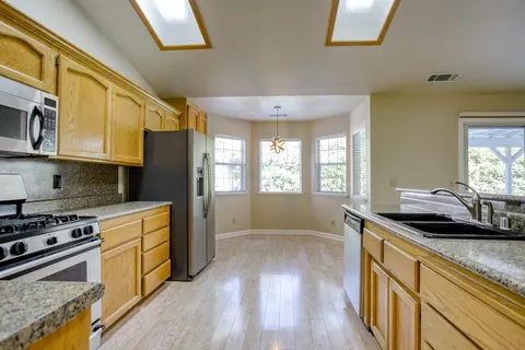 671 St Thomas Pkwy, Redding, CA 96003 photo 3
