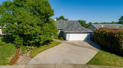 671 St Thomas Pkwy, Redding, CA 96003 photo 1
