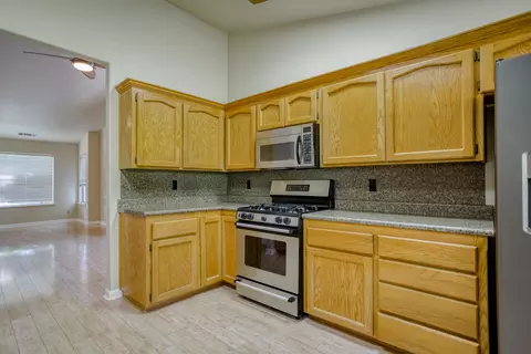 671 St Thomas Pkwy, Redding, CA 96003 photo 4