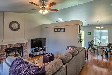 1471 Duck Tail Ct, Redding, CA 96003 photo 4