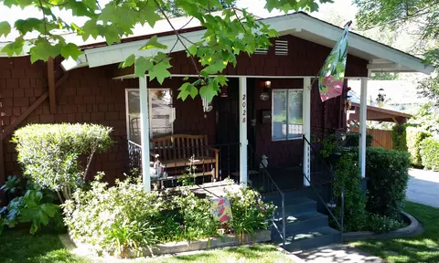 2028 Gold St, Redding, CA 96001 photo 4