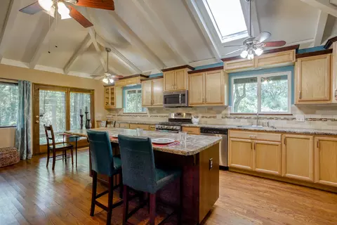 2905 Pioneer Dr, Redding, CA 96001 photo 8