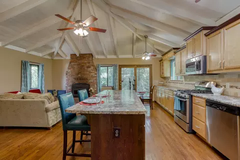 2905 Pioneer Dr, Redding, CA 96001 photo 1