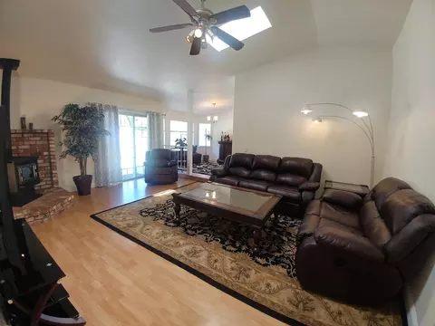 1946 Breckenwood Dr, Redding, CA 96002 photo 2