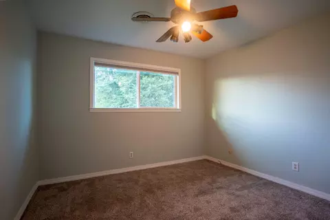 1137 Lorraine Dr, Redding, CA 96002 photo 19