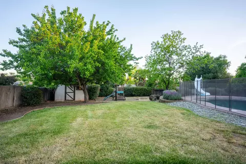 1137 Lorraine Dr, Redding, CA 96002 photo 30