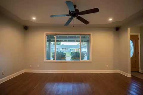 1137 Lorraine Dr, Redding, CA 96002 photo 4