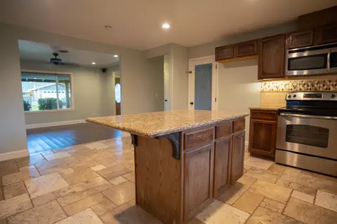 1137 Lorraine Dr, Redding, CA 96002 photo 5
