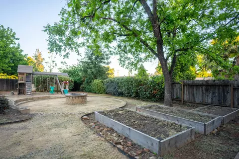 1137 Lorraine Dr, Redding, CA 96002 photo 32