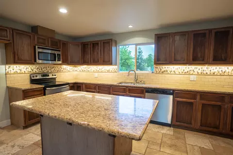 1137 Lorraine Dr, Redding, CA 96002 photo 7