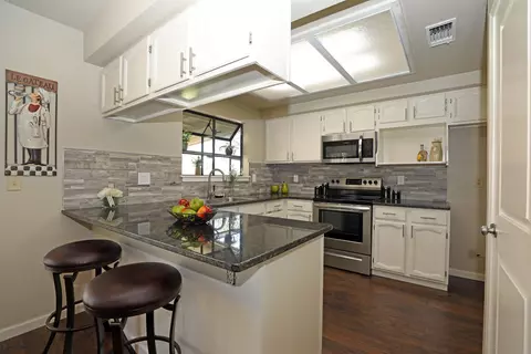 437 Peppertree Ln, Redding, CA 96003 photo 3