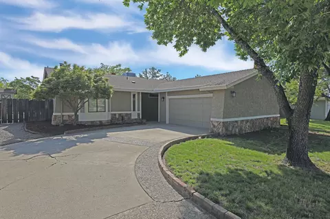 437 Peppertree Ln, Redding, CA 96003 photo 1