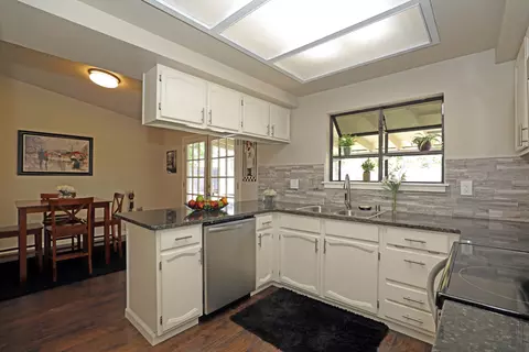 437 Peppertree Ln, Redding, CA 96003 photo 5
