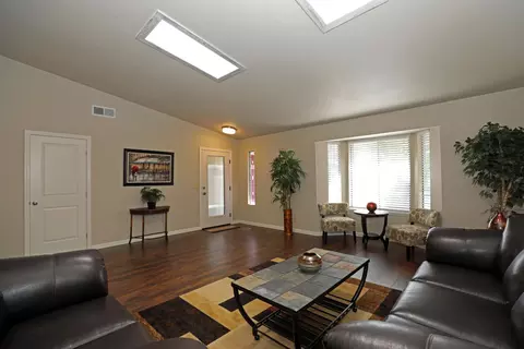 437 Peppertree Ln, Redding, CA 96003 photo 2