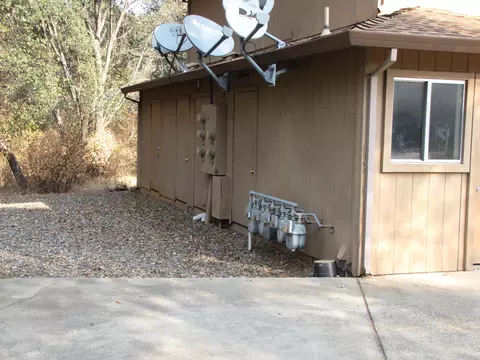 1868 Conifer Way, Redding, CA 96002 photo 3
