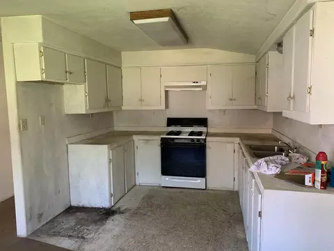 17745 Peterson Ln, Redding, CA 96003 photo 2