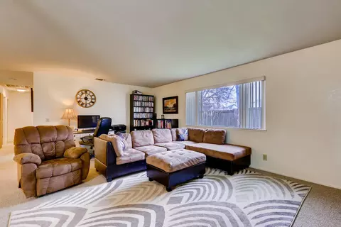 392 Rosewood Dr, Redding, CA 96003 photo 4