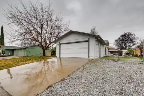392 Rosewood Dr, Redding, CA 96003 photo 3