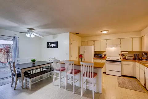 392 Rosewood Dr, Redding, CA 96003 photo 9