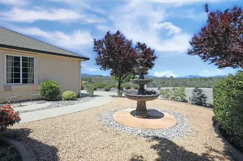 562 River Park Dr, Redding, CA 96003 photo 3