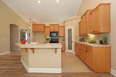562 River Park Dr, Redding, CA 96003 photo 6