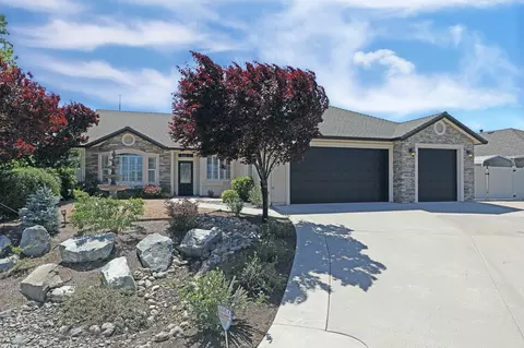 562 River Park Dr, Redding, CA 96003 photo 1