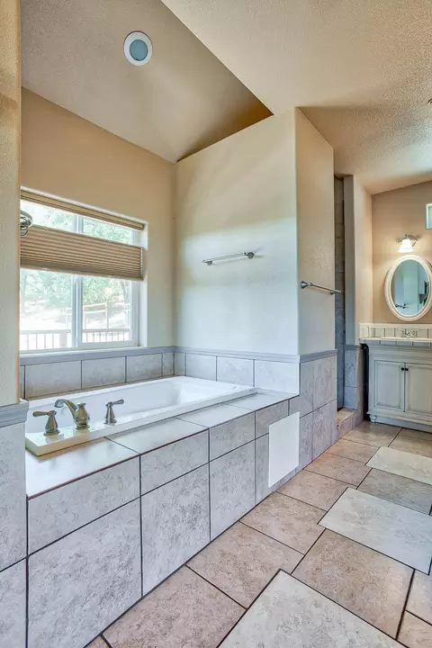 2570 Snow Ln, Redding, CA 96003 photo 23