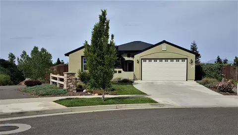 688 Durango Way, Redding, CA 96003 photo 1